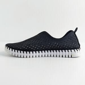 Ilse Jacobsen Tulip Shoes Womens EU 39 Black Sneakers Perforated Horbaek Slip On